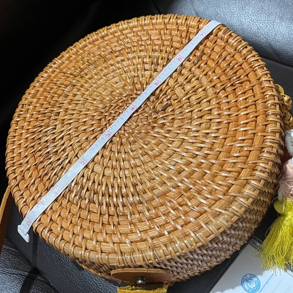 Women’s Tan Raffia with Leather Strap and Multicolor Tassels Round Crossbody Bag - Picture 7 of 8